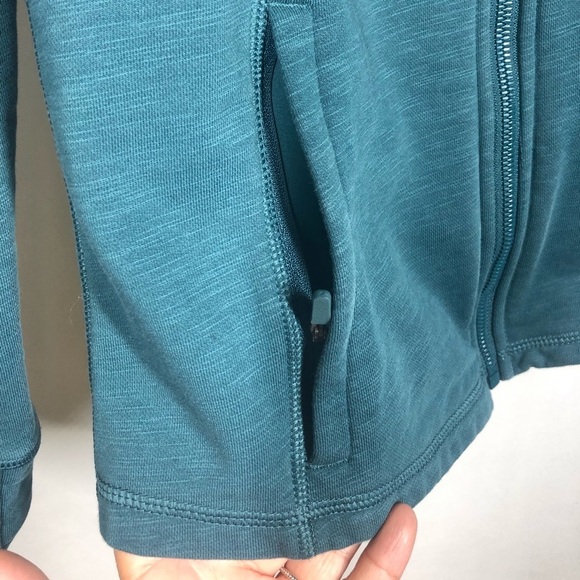 CRZ Yoga aguamarina color hoodie, pockets infront and zipper - Picture 3 of 11